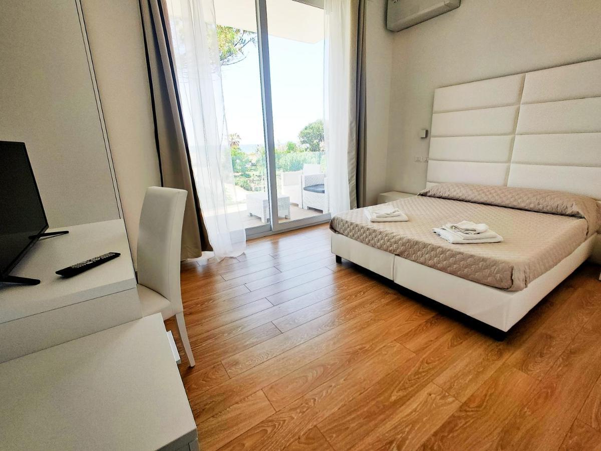 Hotel Artemide Mare Paestum Luaran gambar