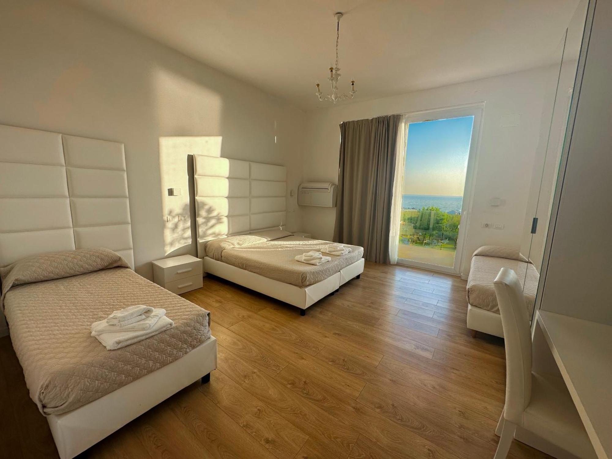 Hotel Artemide Mare Paestum Luaran gambar